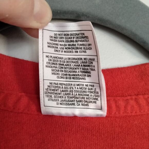 Vintage Men's XXL Las Vegas Tee Red Gold Textured Western Print T Shirt USA Made - Picture 3 of 6